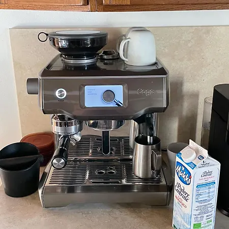 Leon Morto Semesterbostad *